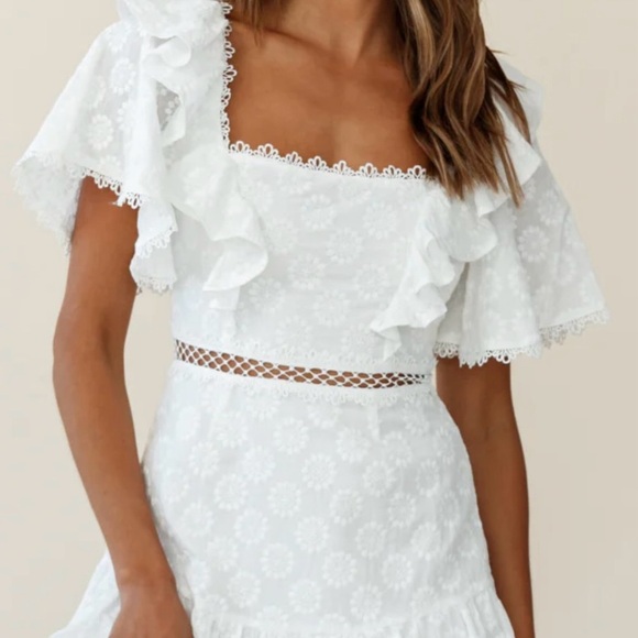 NEW Selfie Leslie: How Romantic Flounce Sleeve Lace-Up Back Dress - Picture 2 of 8